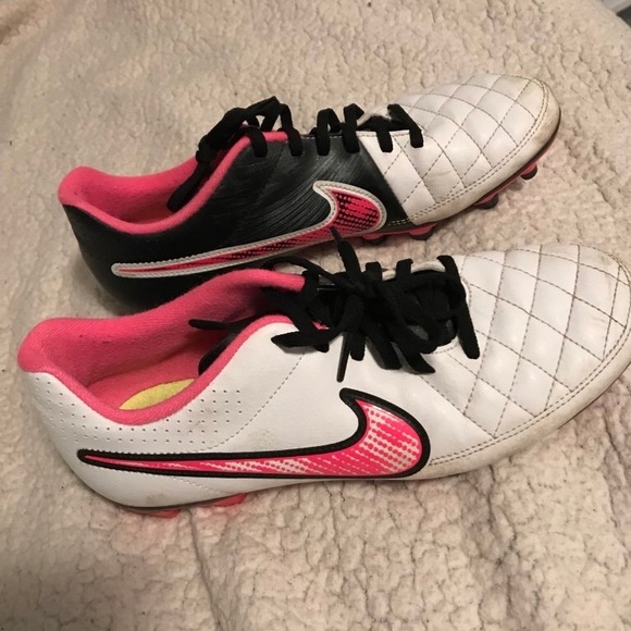 Nike girls cleats - Picture 1 of 2